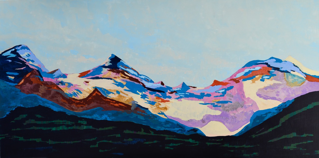 Farbige Malerei von Bergen mit blauem Himmel.