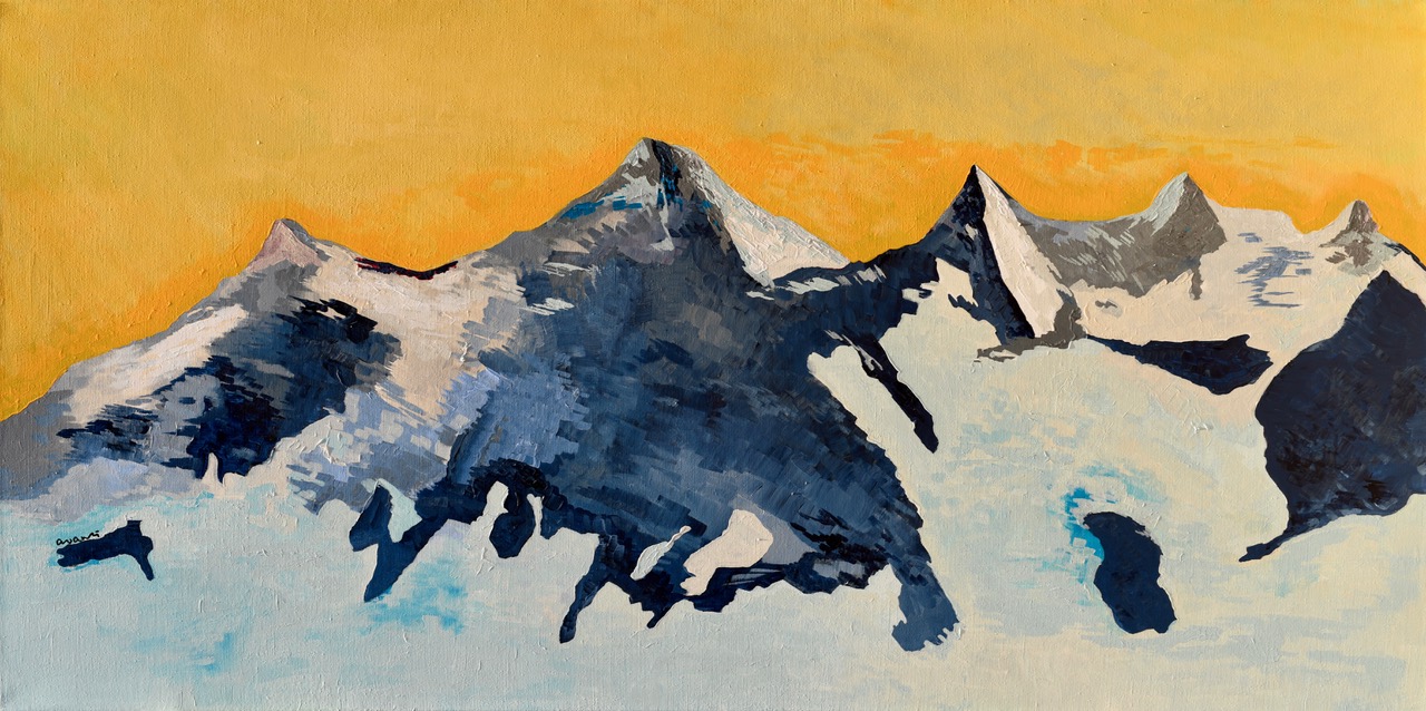 Eine Malerei eines Bergs im Sonnenuntergang. Es hat Schnee auf den Bergen.