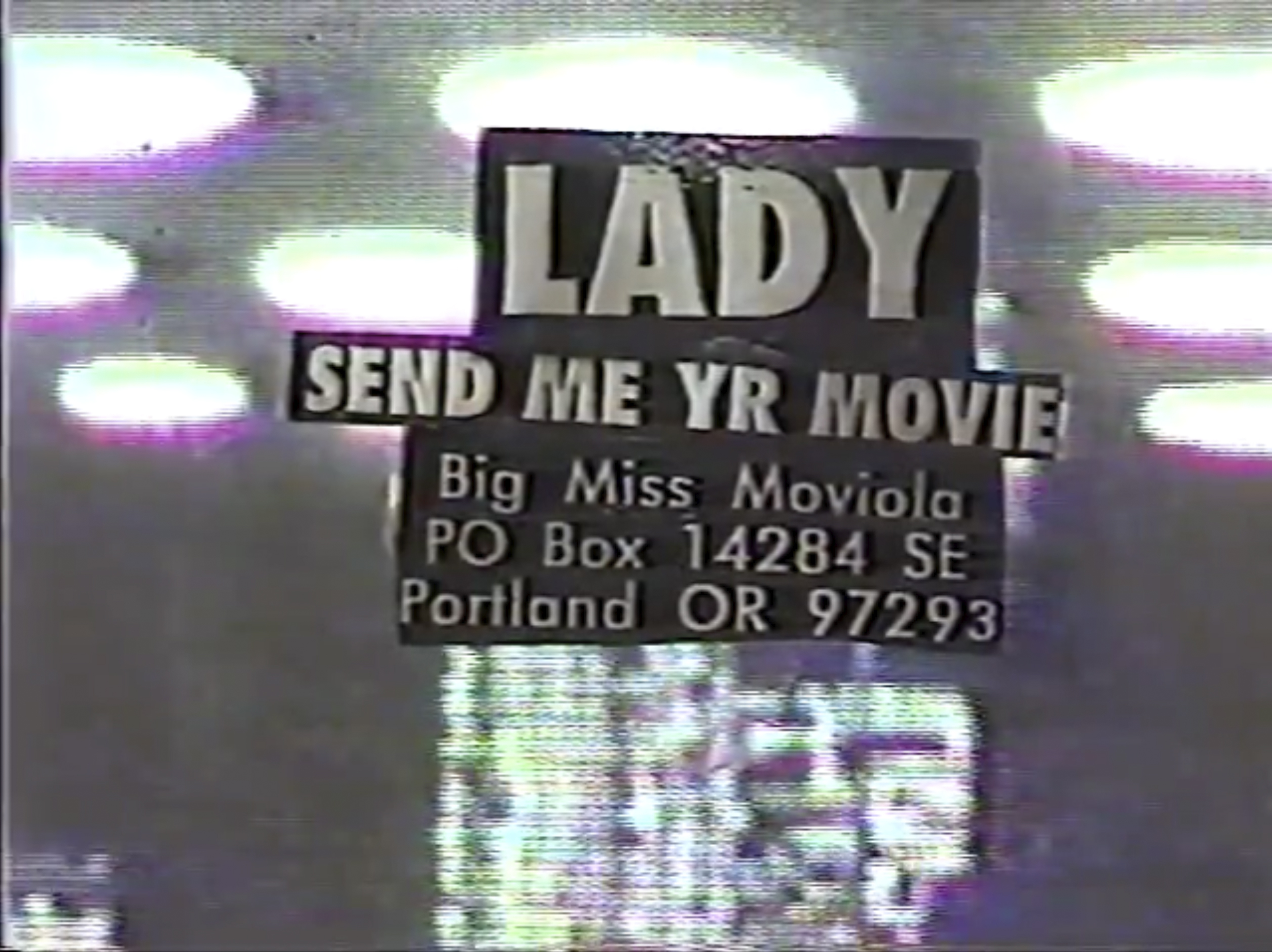 Schriftzug: LADY send me yr movie. Es sieht aus, wie ein Still eines Röhrenfernsehers