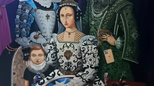 Malerei von drei weiblichen Figuren in historischer Kleidung. Die vordere, sitzende Figur hält ein Captain Amercia Schild mit einem Stern.