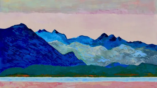 Farbige Malerei von Bergen mit rosa Himmel. Davor ist ein See in rosa Farbgebung.