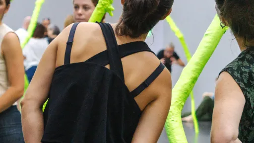  Spaziergang mit Sophia Fries (Künstlerin und Kunstvermittlerin), der die grösste Kunstinstitution Luzerns mit den kleinsten Kunsträumen verbindet.  Foto: Jessica Curschellas