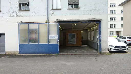 Die Redaktion befindet sich in einer Garage 