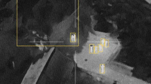 Aufnahme einer Drohne mit Personen-Identifizierungs-Software