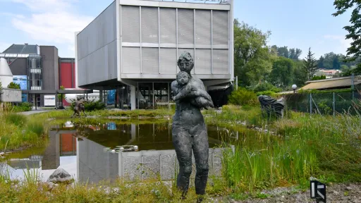Aussenansicht Hans Erni Museum, Hans Erni - Mutter und Kind