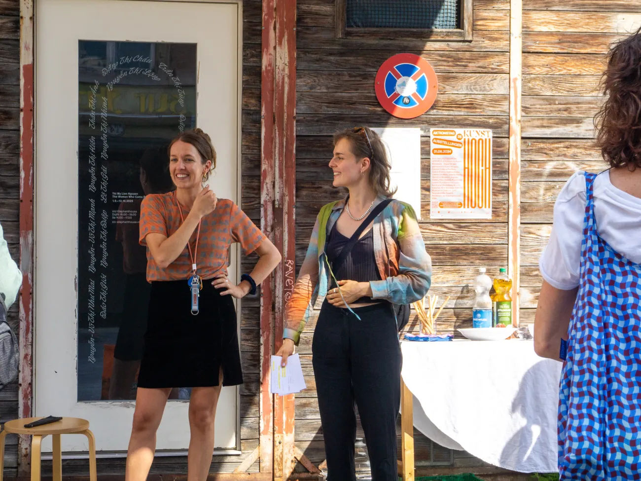 Spaziergang mit Sophia Fries (Künstlerin und Kunstvermittlerin), der die grösste Kunstinstitution Luzerns mit den kleinsten Kunsträumen verbindet. Foto: Jessica Curschellas Spaziergang mit Sophia Fries (Künstlerin und Kunstvermittlerin), der die grösste Kunstinstitution Luzerns mit den kleinsten Kunsträumen verbindet. Foto: Jessica Curschellas